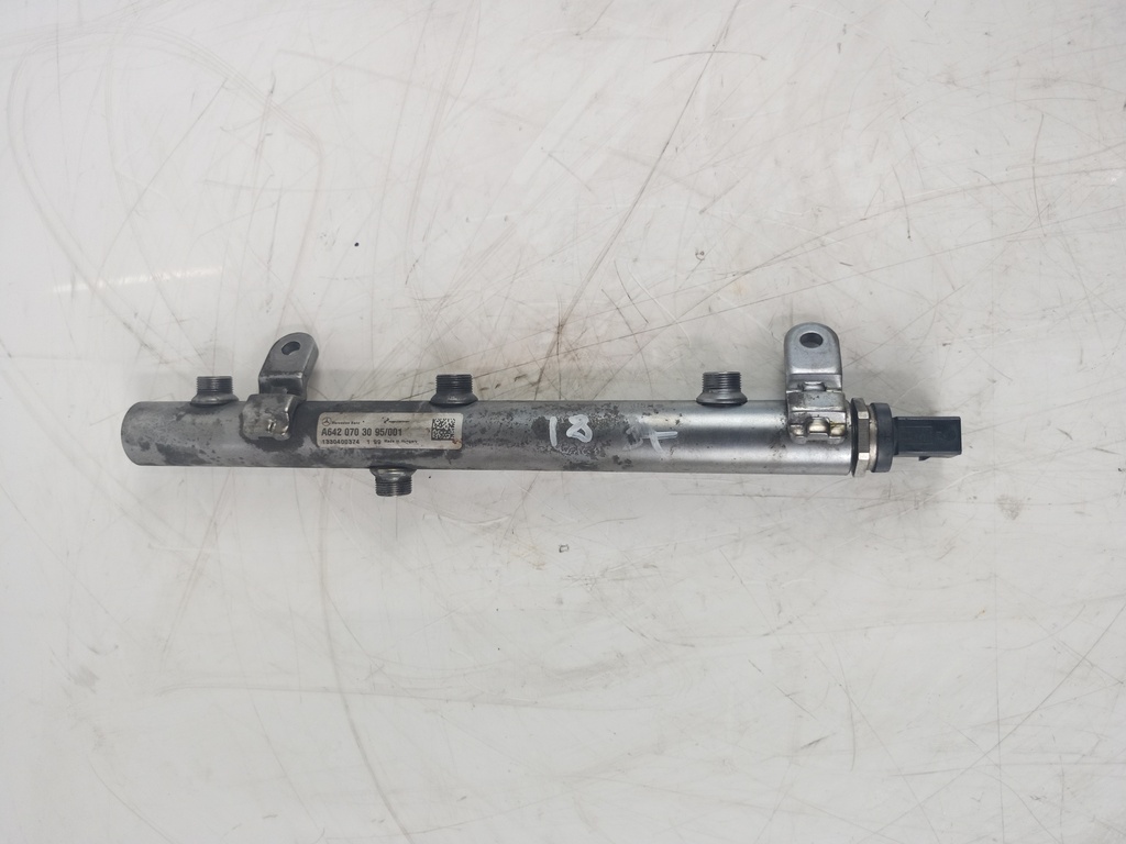 [MTD-431676] Rail de combustible Mercedes E-Klasse W212 S212 3.0 E 350 CDI OM642.852
