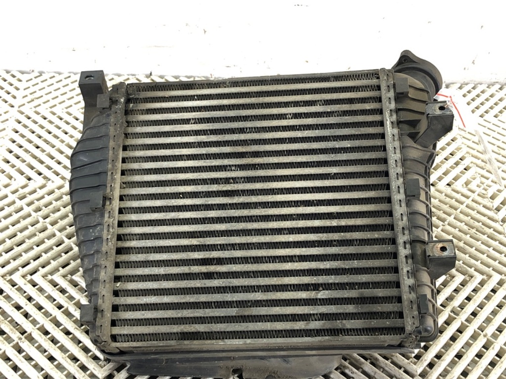 [STARK-663346] Intercooler VW Touareg (7LA, 7L6, 7L7) 2002-2013