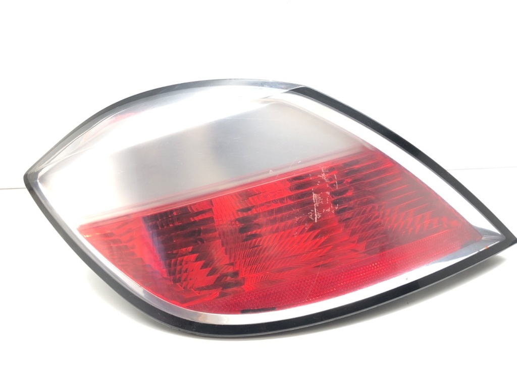 [STARK-681003] Piloto trasero izquierdo OPEL ASTRA H (A04) 2004-2014