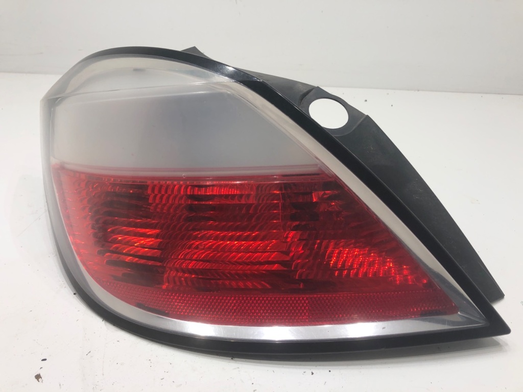 [STARK-779421] Piloto trasero izquierdo OPEL ASTRA H (A04) 2004-2014