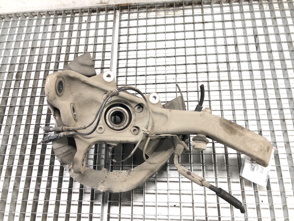 [STARK-667012] Maza de rueda delantera izquierda BMW X6 (E71, E72) 2007-2014