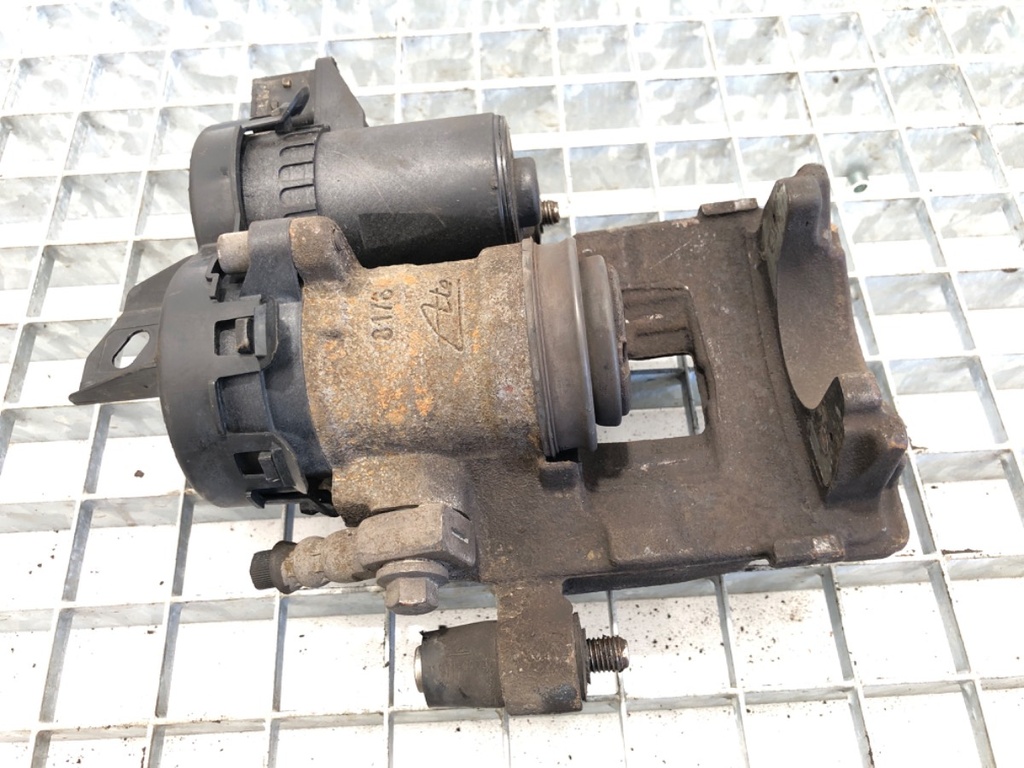 [STARK-726704] Pinza de freno trasera derecha VOLVO V90 II Kombi 2016-2022