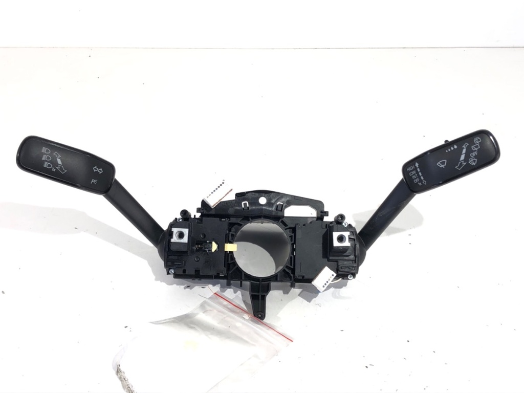[STARK-735545] Combinado de interruptores VW Golf VIII (CD1) 1.5 TSI 96 kW 131 CV 2019-2022