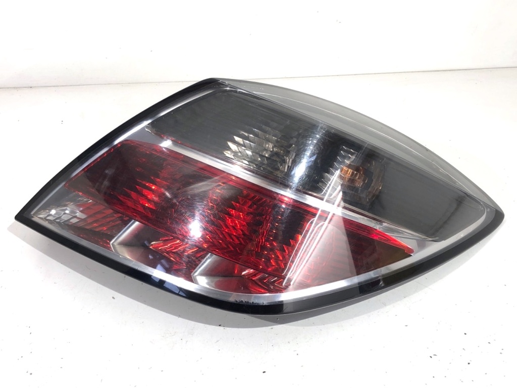 [STARK-749466] Piloto trasero derecho OPEL ASTRA H (A04) 1.7 CDTI 2004-2010