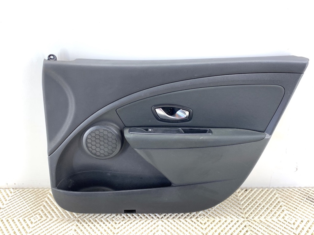 [STARK-823323] Panel de puerta delantero derecho Renault Megane III Grandtour (KZ0/1) 2008-2022