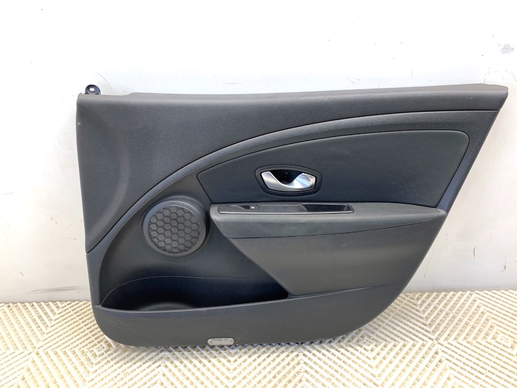 [STARK-857377] Panel de puerta delantero derecho Renault Megane III liftback 2008-2022