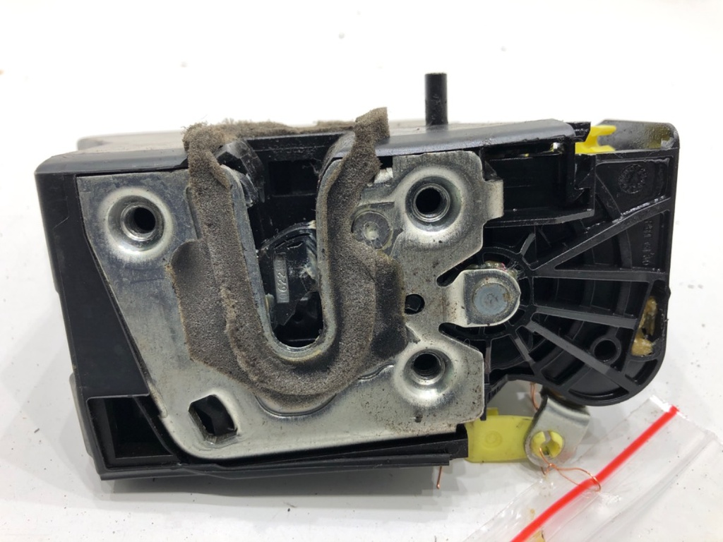 [STARK-827074] Cerradura de puerta trasera izquierda Dacia Duster (HM_) 2017-2022