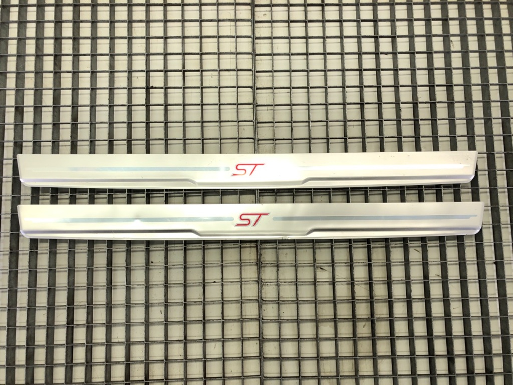 [STARK-574989] Moldura de umbral derecha Ford Focus II (DA_, HCP, DP) 2004-2013