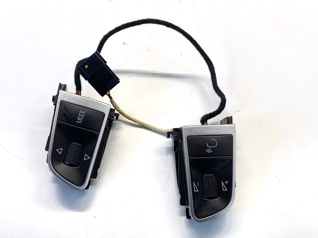 [STARK-870801] Módulo de mandos del volante Audi A4 B8 Avant (8K5) 1.8 TFSI 118 kW 2007-2012