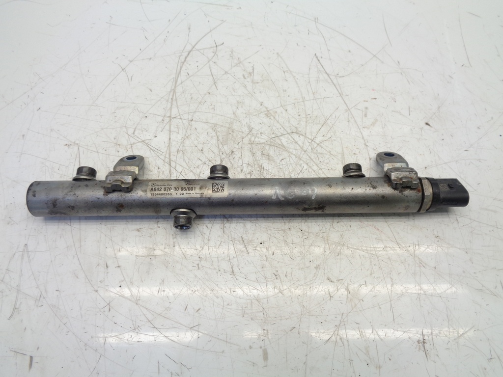 [MTD-365977] Rail de inyección Mercedes CLS C218 3.0 CDI BlueTEC 642.853 OM642.853 A6420703095