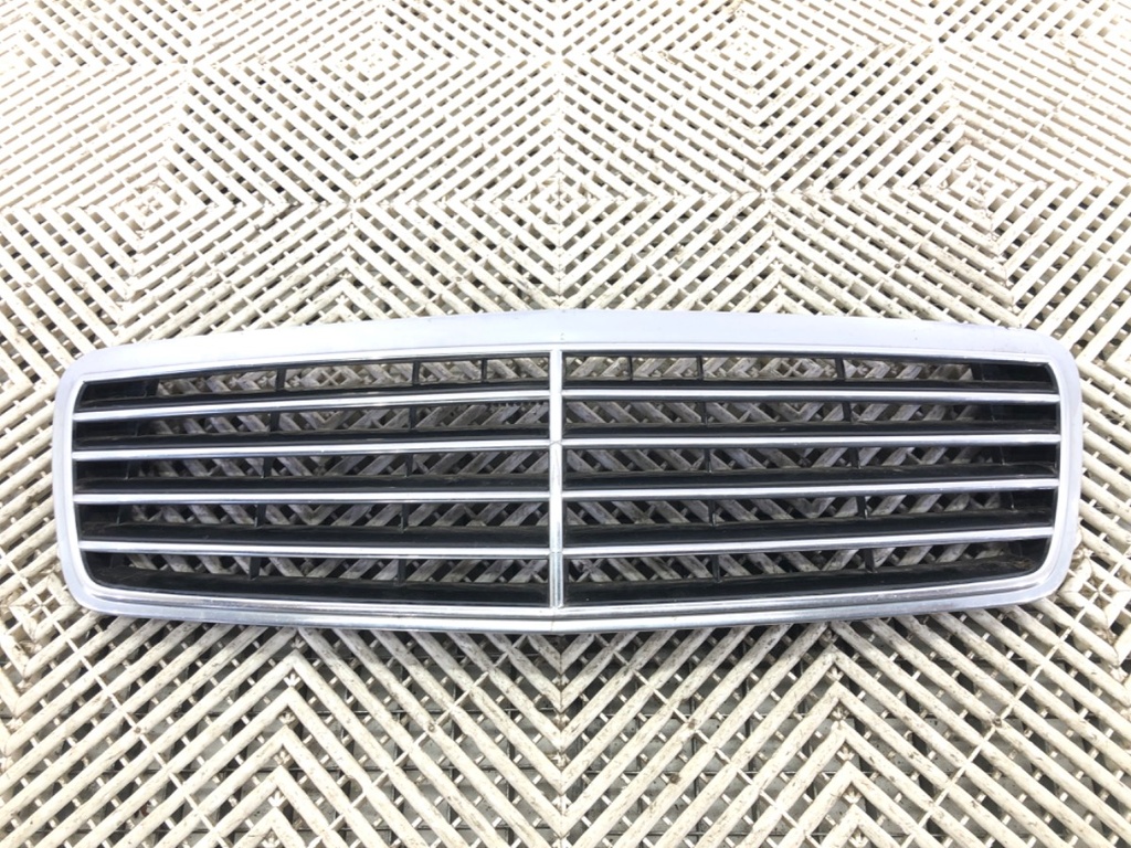 [STARK-665574] Rejilla de parachoques Mercedes-Benz CLK (C208) 1997-2003