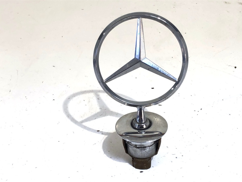[STARK-744948] Emblema delantero Mercedes-Benz Clase E T-Model (S212) 2009-2016