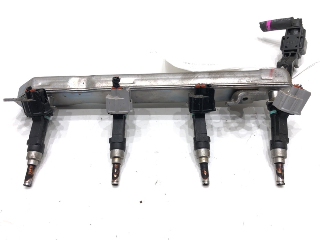 [STARK-633862] Riel de combustible Toyota Yaris (_P13_) 1.5 (NSP131_) 82 kW 2010-2022