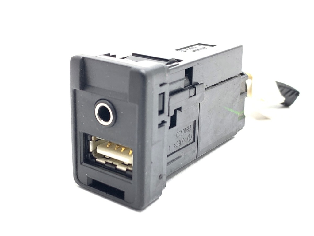 [STARK-726243] Puerto USB Toyota Yaris (_P13_) 1.0 (KSP130_) 51 kW 2010-2022