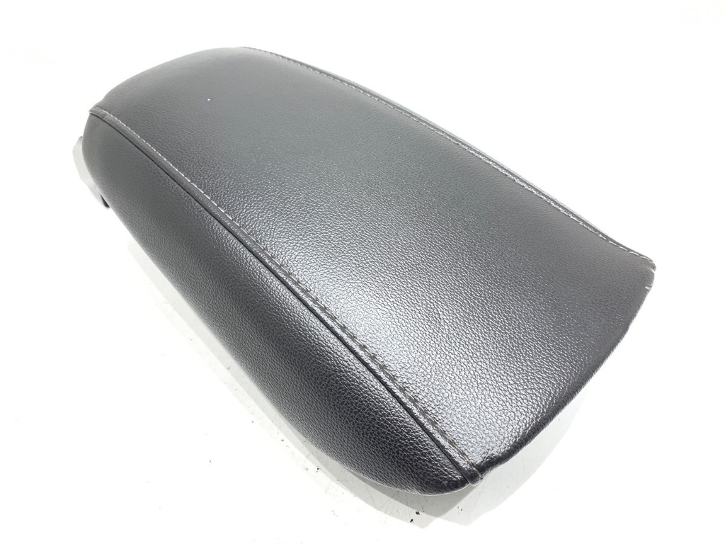 [STARK-754583] Apoyabrazos Ford Mondeo V liftback (CE) 2014-2022