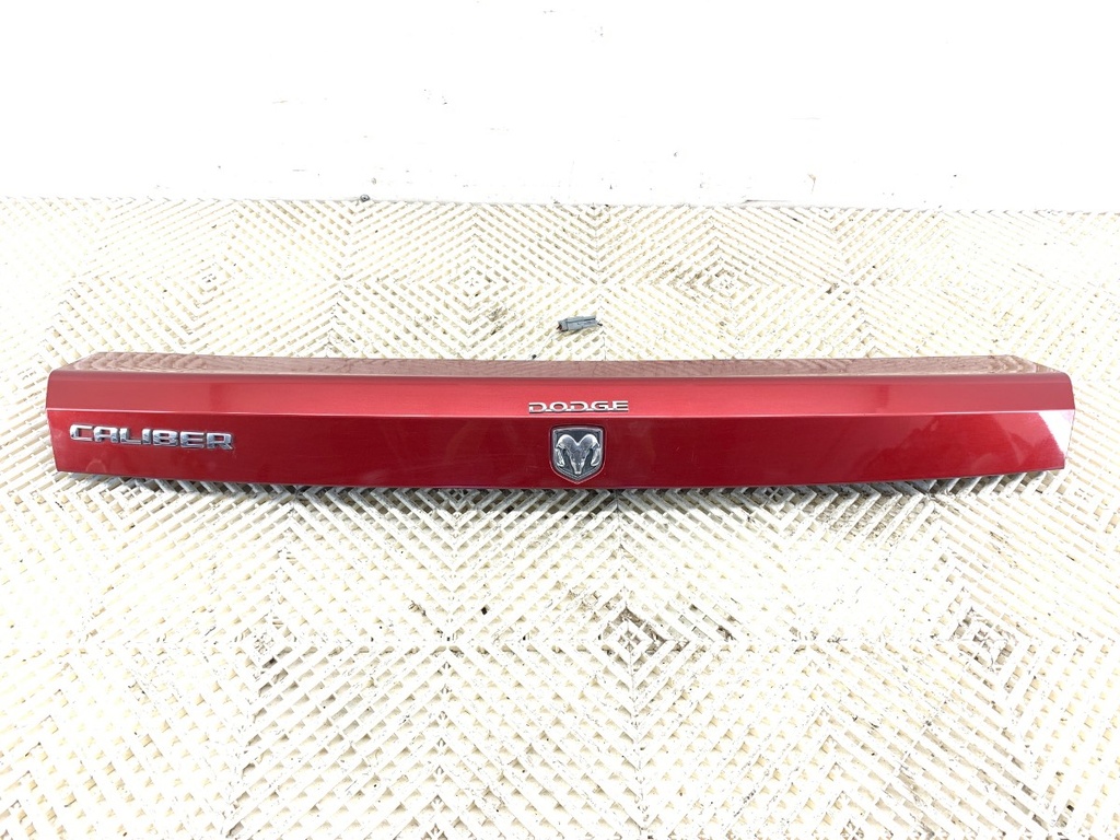[STARK-761803] Moldura de portón trasero Dodge Caliber 2006-2022