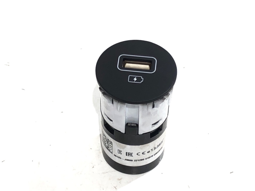 [STARK-777602] Puerto USB Hyundai Kona (OS, OSE, OSI) 2017-2022