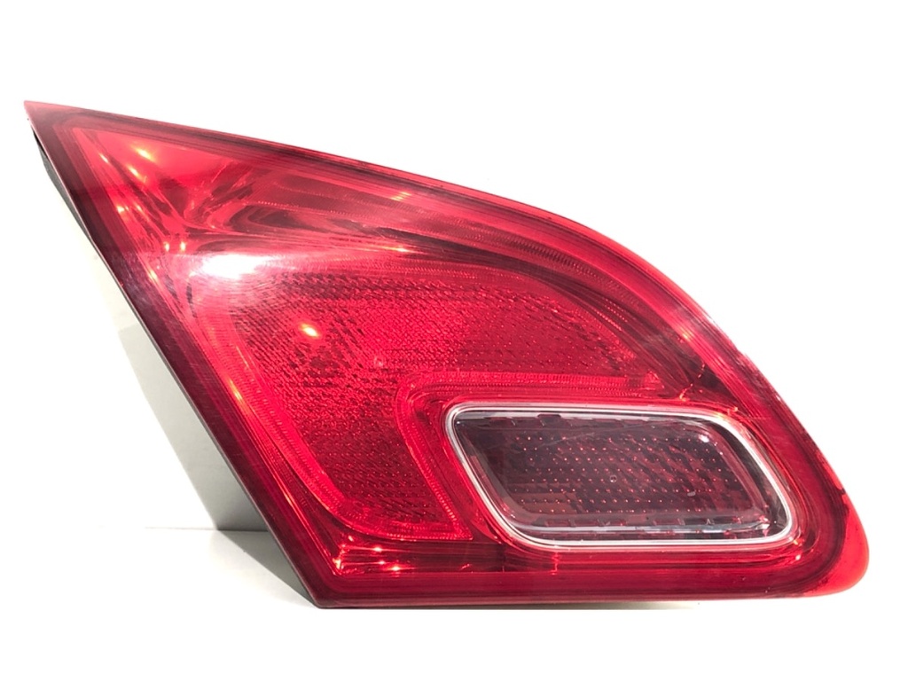[STARK-786316] Piloto trasero izquierdo OPEL ASTRA J (P10) 2009-2015