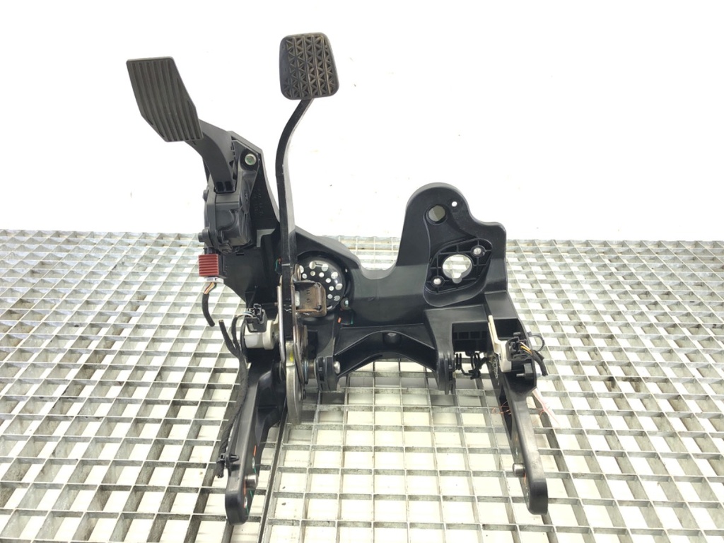 [STARK-527543] Pedales OPEL Astra J (P10) 1.6 Turbo 132 kW 2009-2015