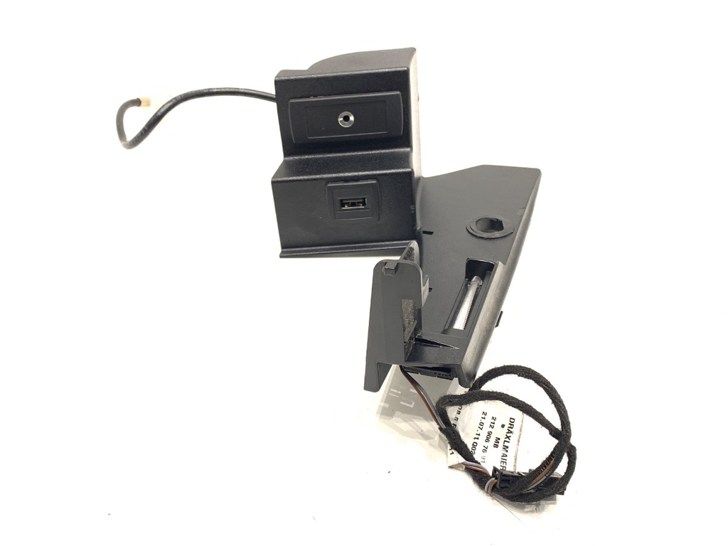 [STARK-718023] Puerto USB Mercedes-Benz Clase E (W212) 2009-2016