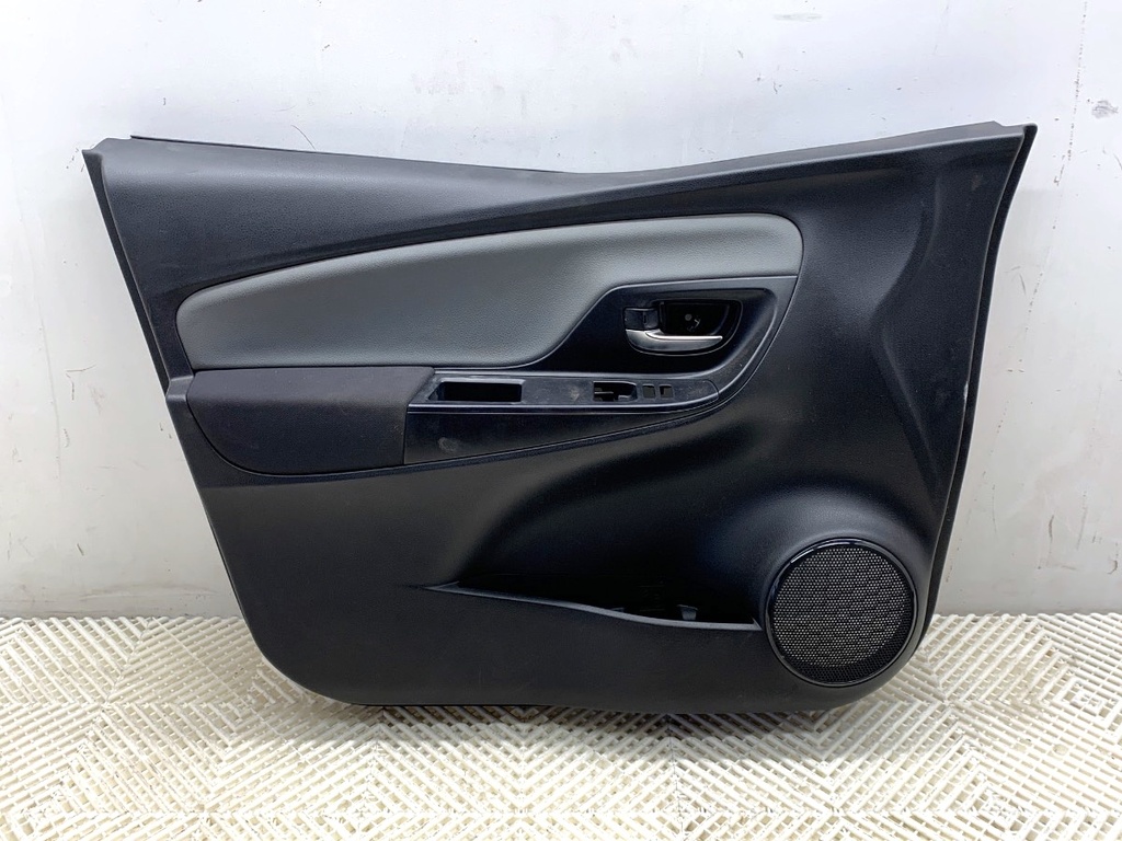 [STARK-871915] Panel de puerta delantero izquierdo Toyota Yaris (_P13_) 2010-2022