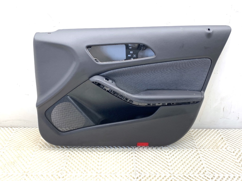 [STARK-872867] Panel de puerta delantero derecho Mercedes-Benz Clase GLA (X156) 2013-2022