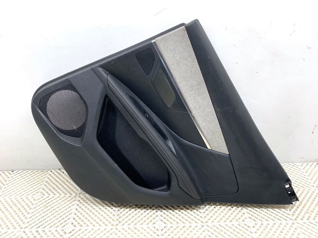 [STARK-875774] Panel de puerta trasera derecha PEUGEOT 3008 SUV (MC_, MR_, MJ_, M4_) 2016-2022