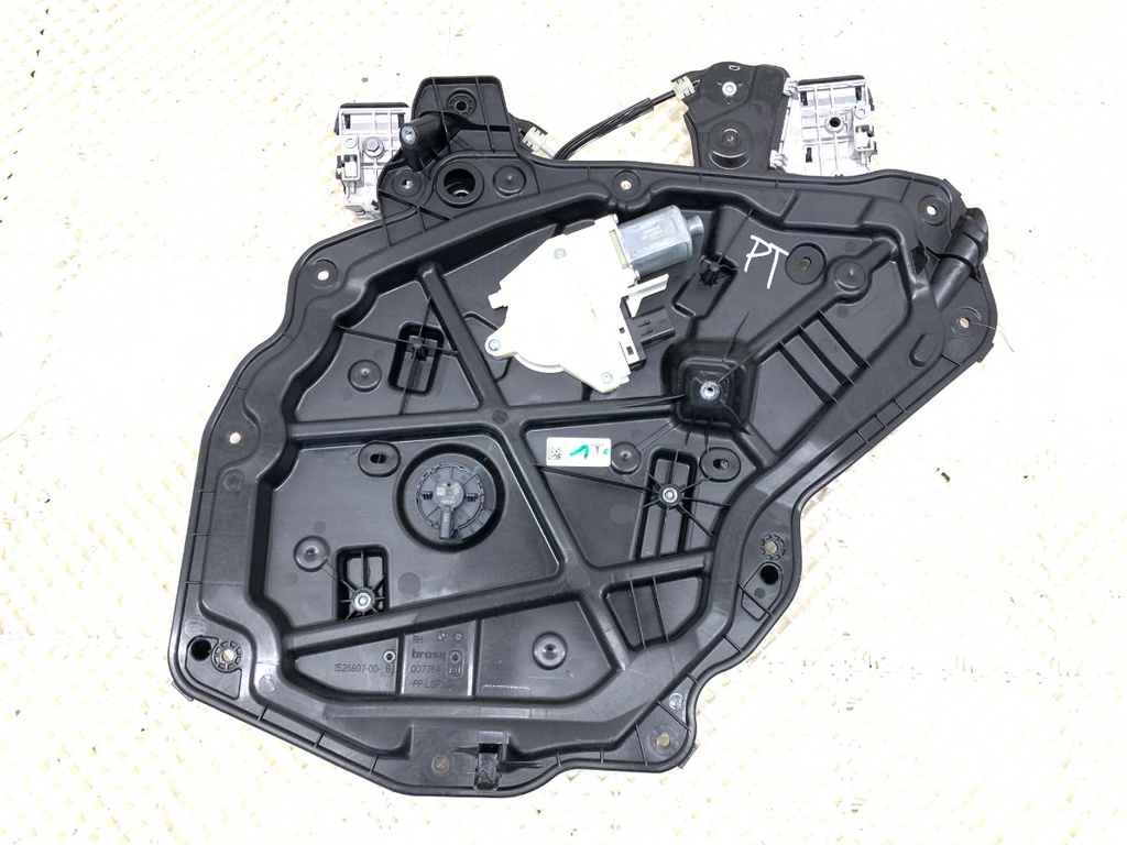 [STARK-879366] Elevador de luneta trasera derecho Tesla Model Y (5YJY) 2019-2022