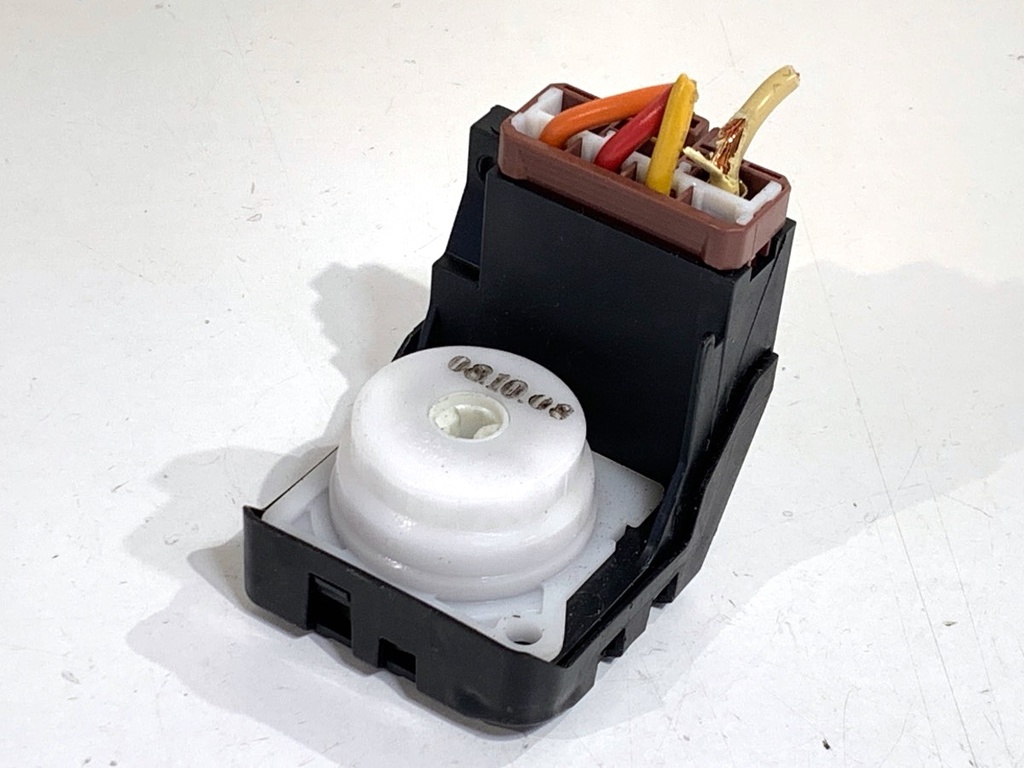 [STARK-880943] Bloque de enchufes HONDA CIVIC VIII Hatchback (FN, FK) 1.4 73 kW