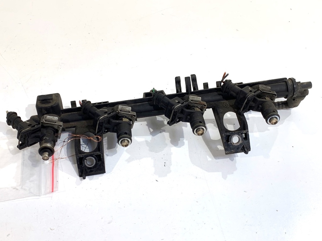 [STARK-883681] Rampa de inyectores RENAULT CLIO III (BR0/1, CR0/1) 1.2 16V 74 kW 8200604620