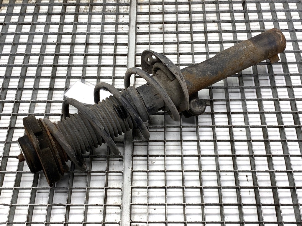 [STARK-885127] Amortiguador delantero derecho VW Jetta IV (162, 163, AV3, AV2) 2008-2022