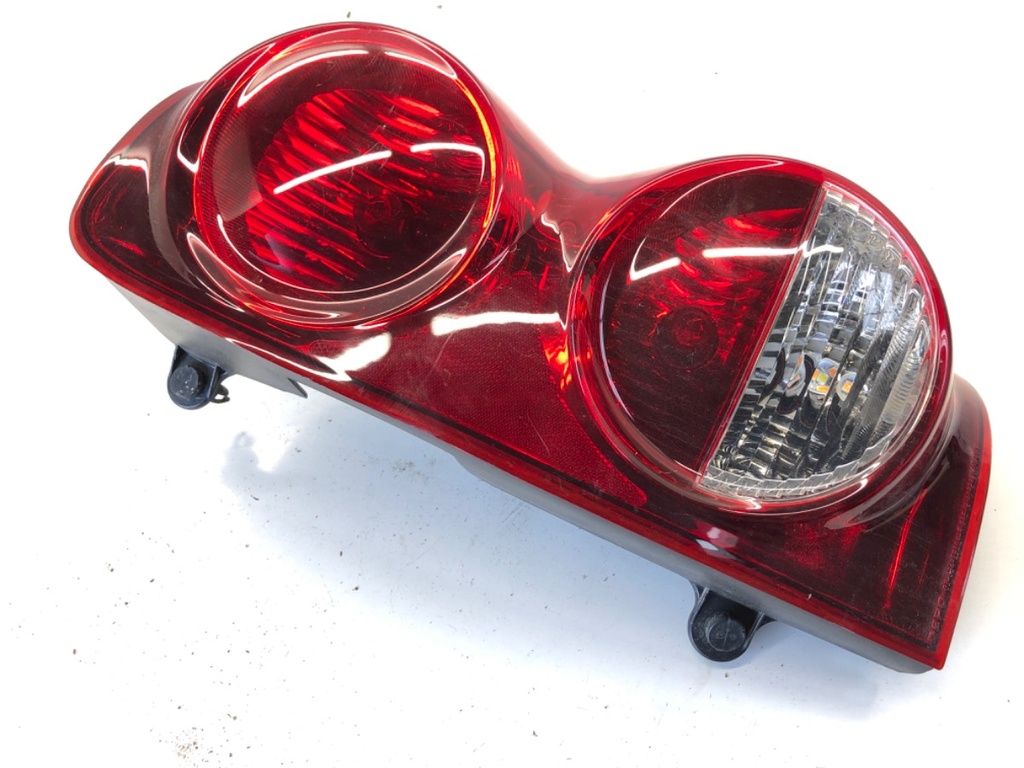 [STARK-885786] Piloto trasero derecho DODGE DURANGO (HB) 2003-2010