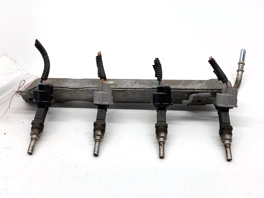 [STARK-886604] Riel de combustible Toyota Auris (_E18_) 1.3 (NRE180_) 2012-2018