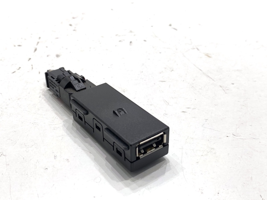 [STARK-887285] Puerto USB SKODA FABIA III Kombi (NJ5) 1.0 44 kW (60 CV) gasolina 2014-2022