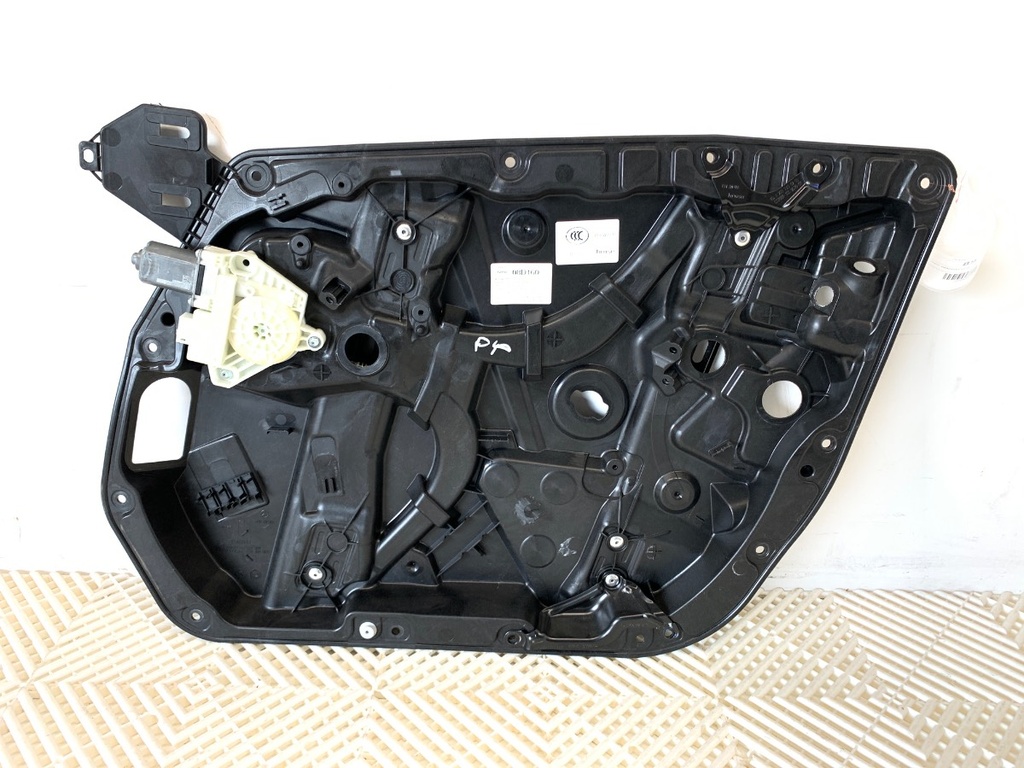 [STARK-893859] Elevador de ventana delantero derecho Mercedes-Benz Clase C (W205) 2013-2022