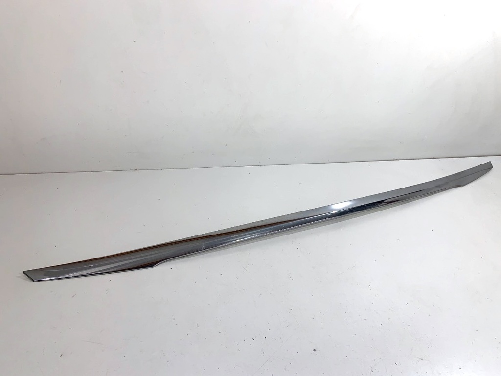 [STARK-893847] Moldura de portón trasero MERCEDES-BENZ CLASE C (W205) 2013-2022