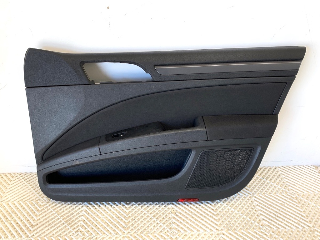 [STARK-905494] Panel de puerta delantero derecho SKODA SUPERB II Kombi (3T5) 2009-2015