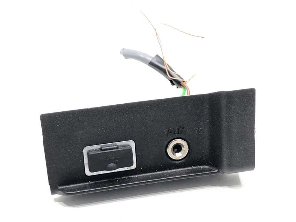 [STARK-916237] Puerto USB Volvo V60 I (155, 157) 2010-2018
