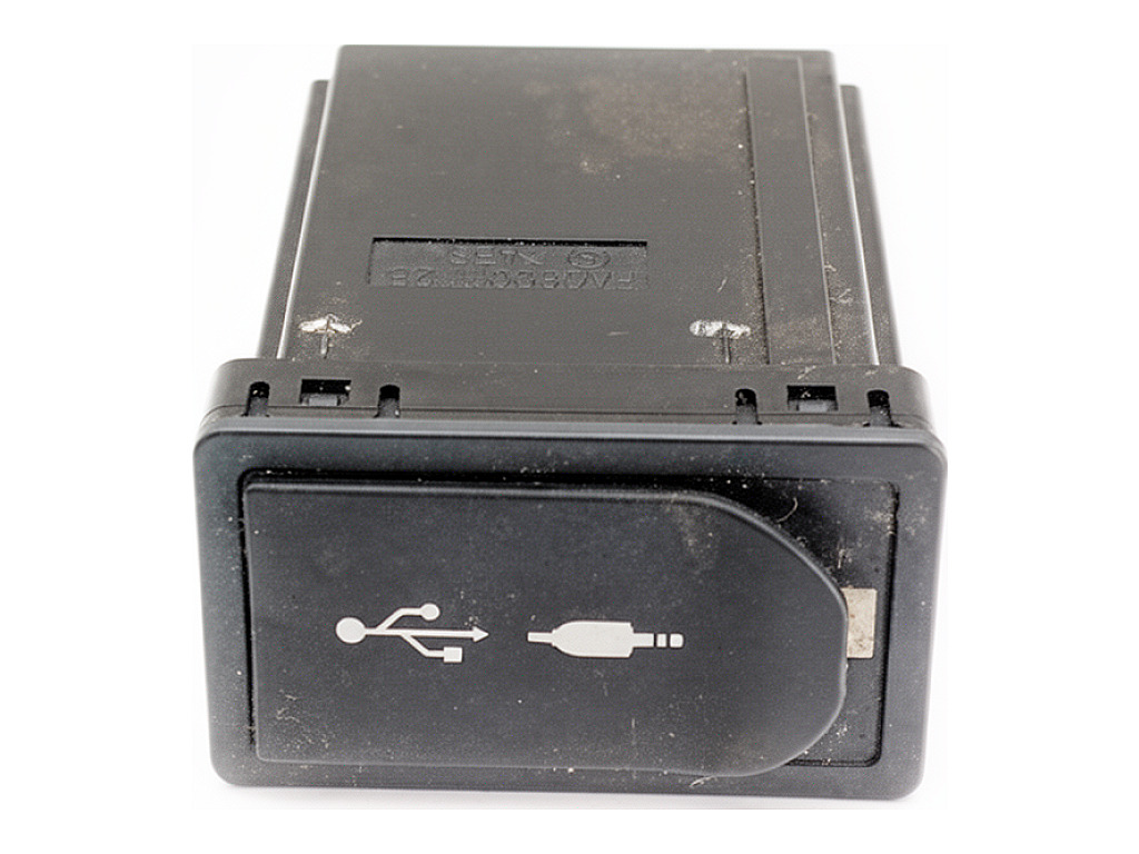 [STARK-920915] Puerto USB Lexus CT (ZWA10_) 2010-2022