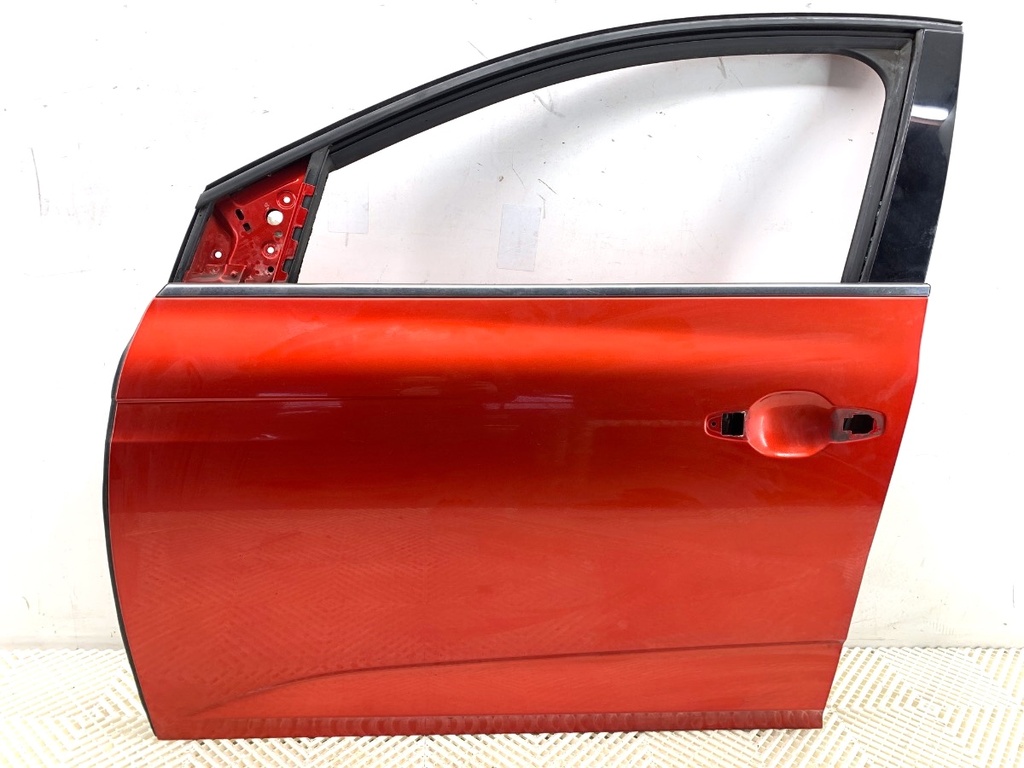 [STARK-808558] Puerta delantera izquierda Renault Megane IV Grandtour 1.5 dCi 90 2016-2022