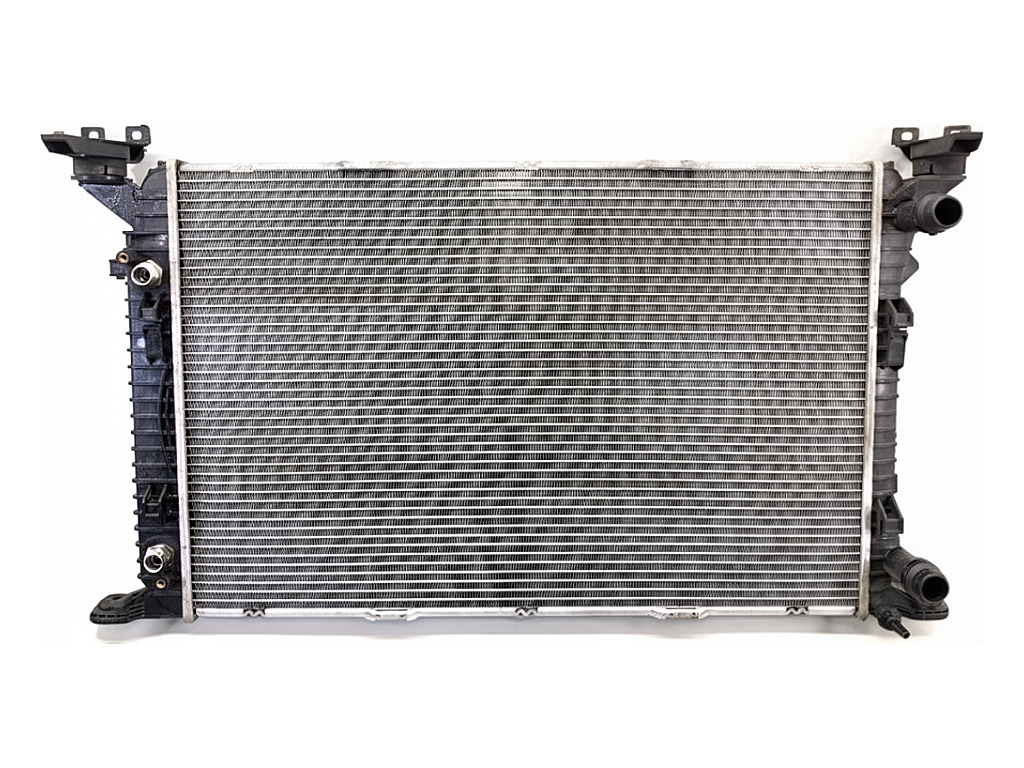 [STARK-924736] Radiador de agua Audi A4 B8 (8K2) 1.8 TFSI 125 kW 2011-2015