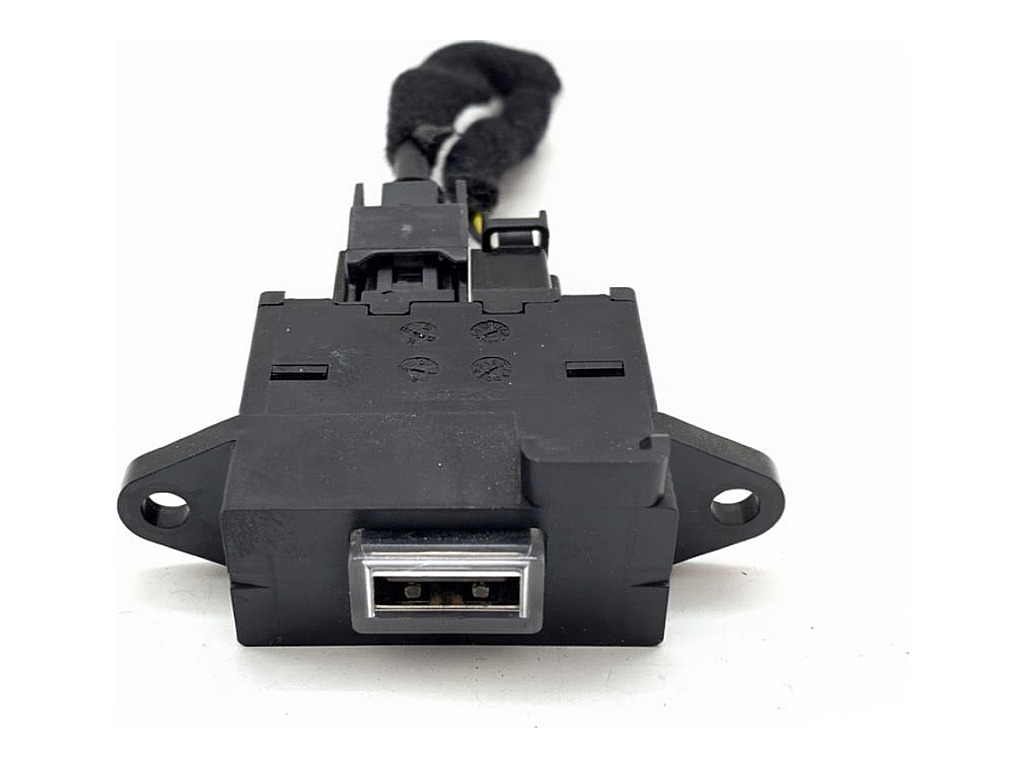 [STARK-925828] Puerto USB Alfa Romeo Giulia (952) 2015-2022