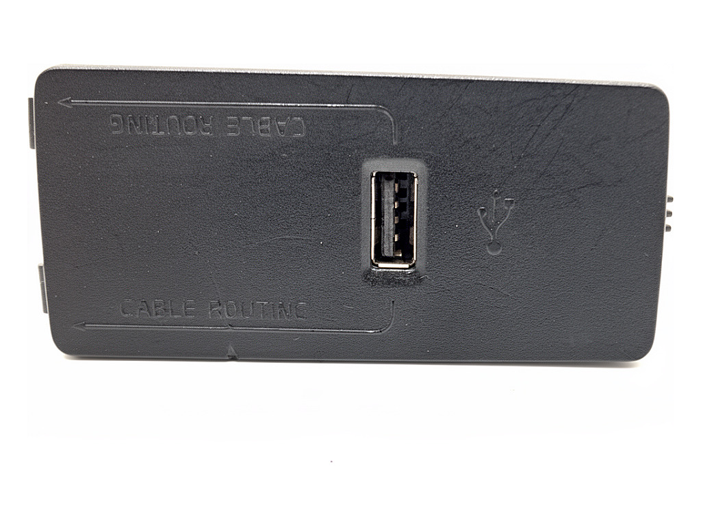 [STARK-933204] Puerto USB Volvo V60 II (225, 227) 2018-2022
