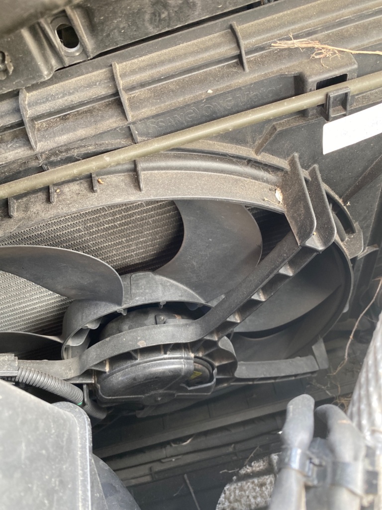 [EPE-103812] Conjunto de ventilador refrigeración SsangYong Tivoli 1.6 G16DF 2018