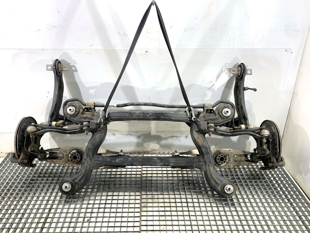 [STARK-874106] Viga trasera MERCEDES-BENZ GLA (X156) 2013-2022