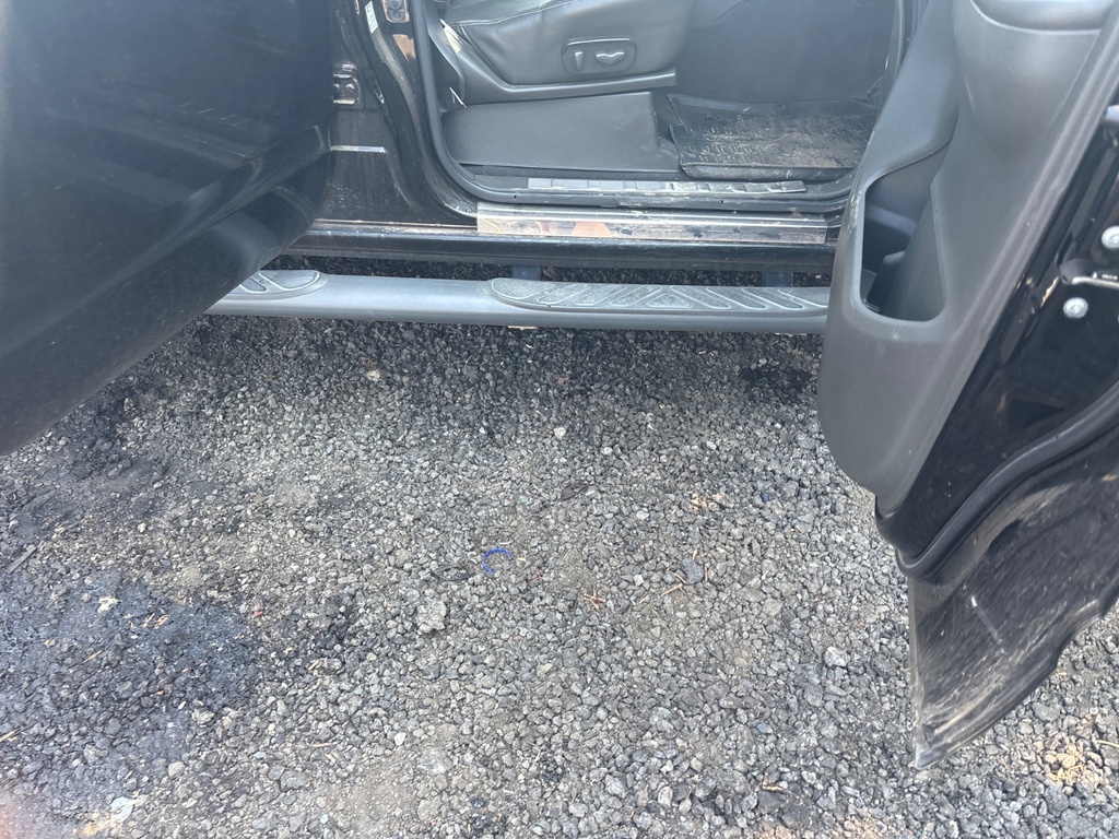 [EPE-112933] Faldón lateral derecho Nissan Navara NP300