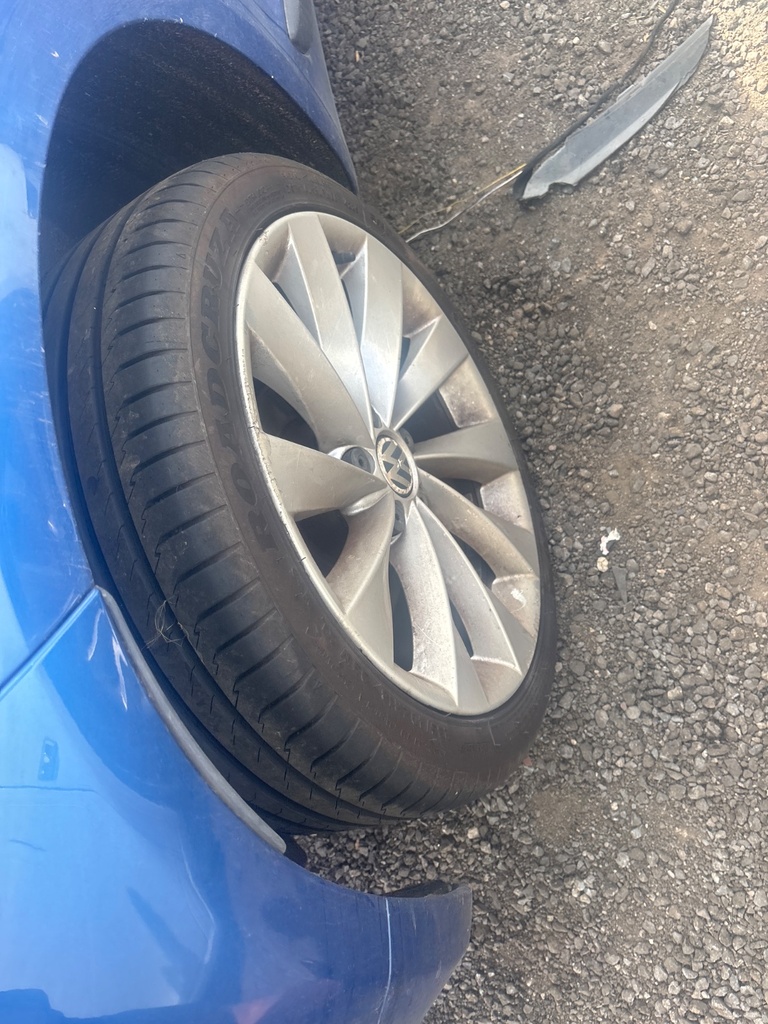 [EPE-121977] Llanta de aleación VW Scirocco 2.0 TDI