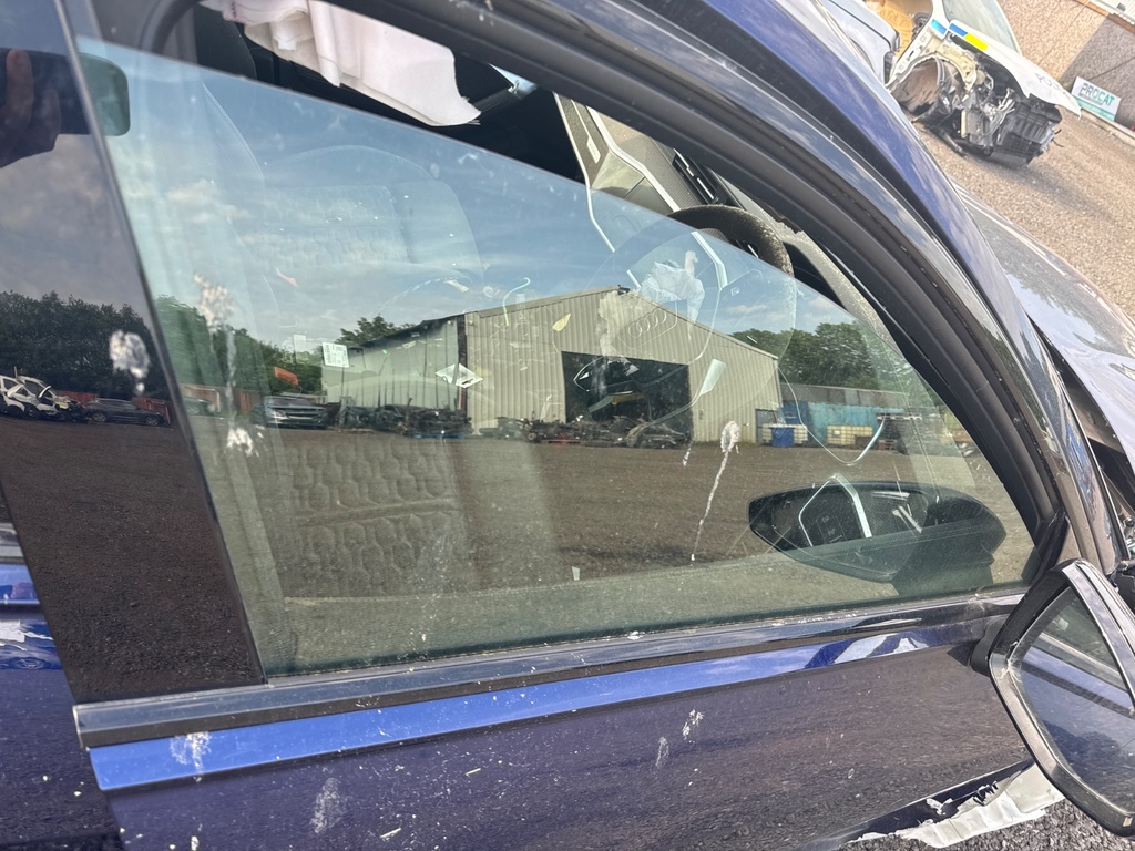 [EPE-105002] Cristal puerta delantera derecha Audi A6 C8 Avant