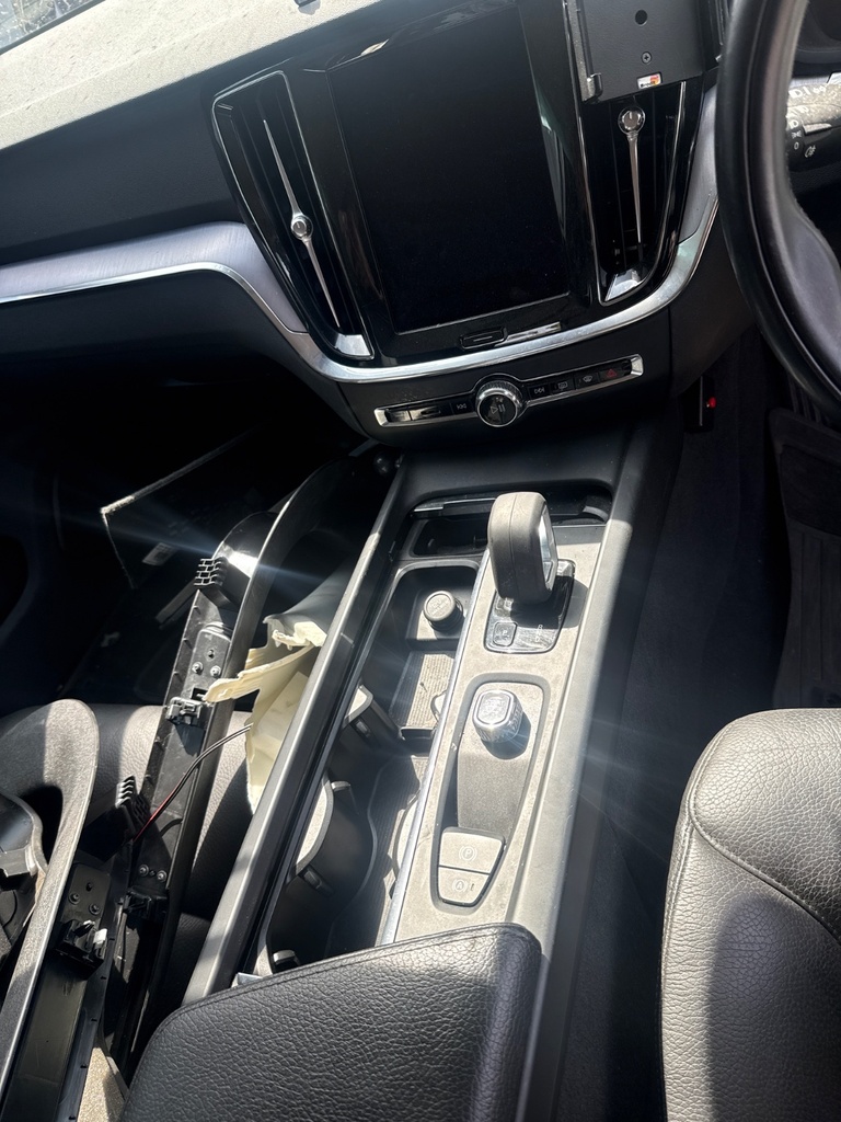 [EPE-105624] Consola central Volvo V60
