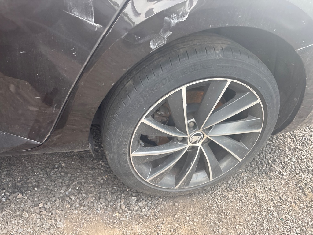 [EPE-112418] Llanta de aleación Skoda Superb III 3V3